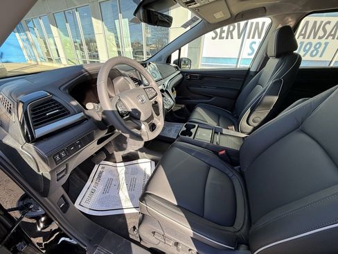 New 2026 Honda Odyssey Touring image 11