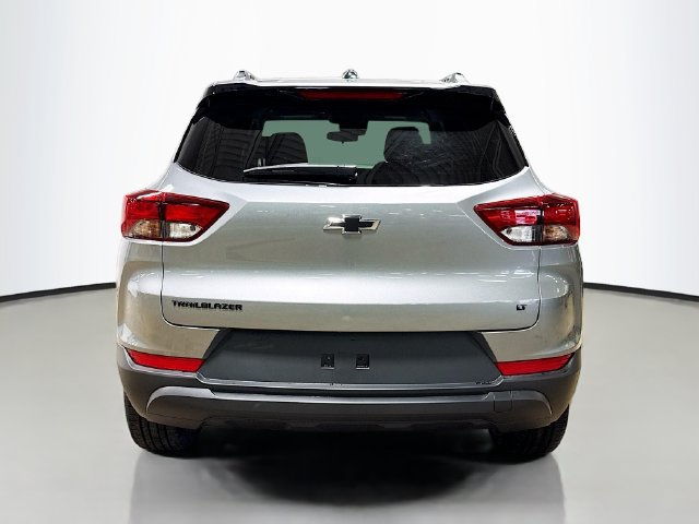 New 2026 Chevrolet TrailBlazer LT w/ Midnight Edition FWD image 9