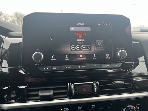 Used 2025 Nissan Pathfinder SV image 23