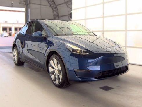 Used 2023 Tesla Model Y Long Range AWD/4WD image 5