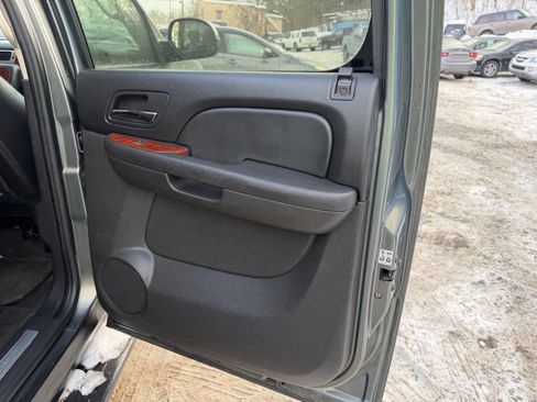 Used 2011 Chevrolet Avalanche LTZ image 14