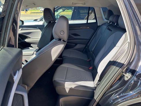 Used 2026 Volkswagen Tiguan SE AWD/4WD image 27