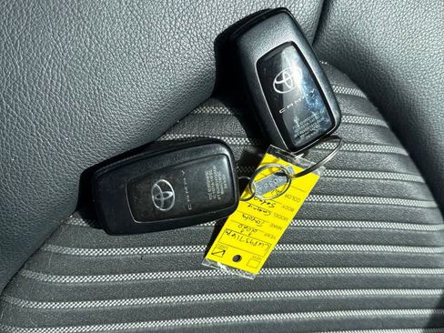 Used 2020 Toyota Camry SE w/ Convenience Package FWD image 20