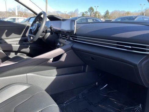 Used 2022 Hyundai Elantra Limited image 26