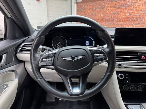 Used 2025 Genesis G70 2.5T image 14