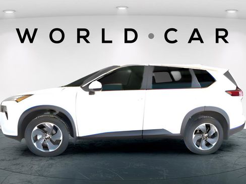 Used 2025 Nissan Rogue SV image 4