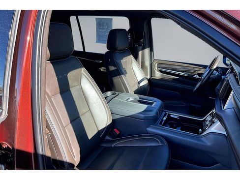 Used 2022 GMC Yukon XL Denali AWD/4WD image 24