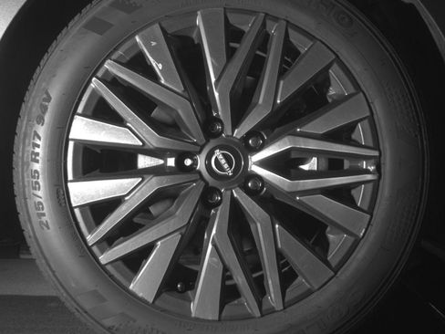 Used 2025 Nissan Altima 2.5 SV FWD image 13