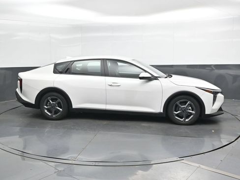Used 2025 Kia K4 FWD image 3