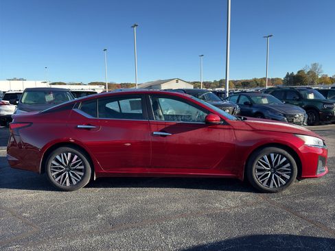 Certified 2024 Nissan Altima 2.5 SV w/ SV Premium Package image 4