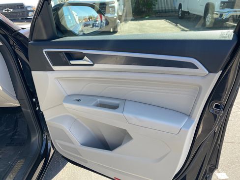 Used 2022 Volkswagen Atlas SEL R-Line image 11