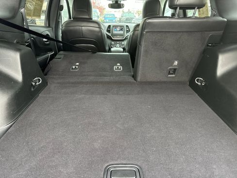 Used 2019 Jeep Cherokee Latitude Plus w/ Comfort/Convenience Group image 14