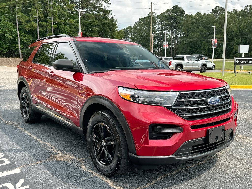 Used 2020 Ford Explorer XLT w/ Comfort Package AWD/4WD image 2