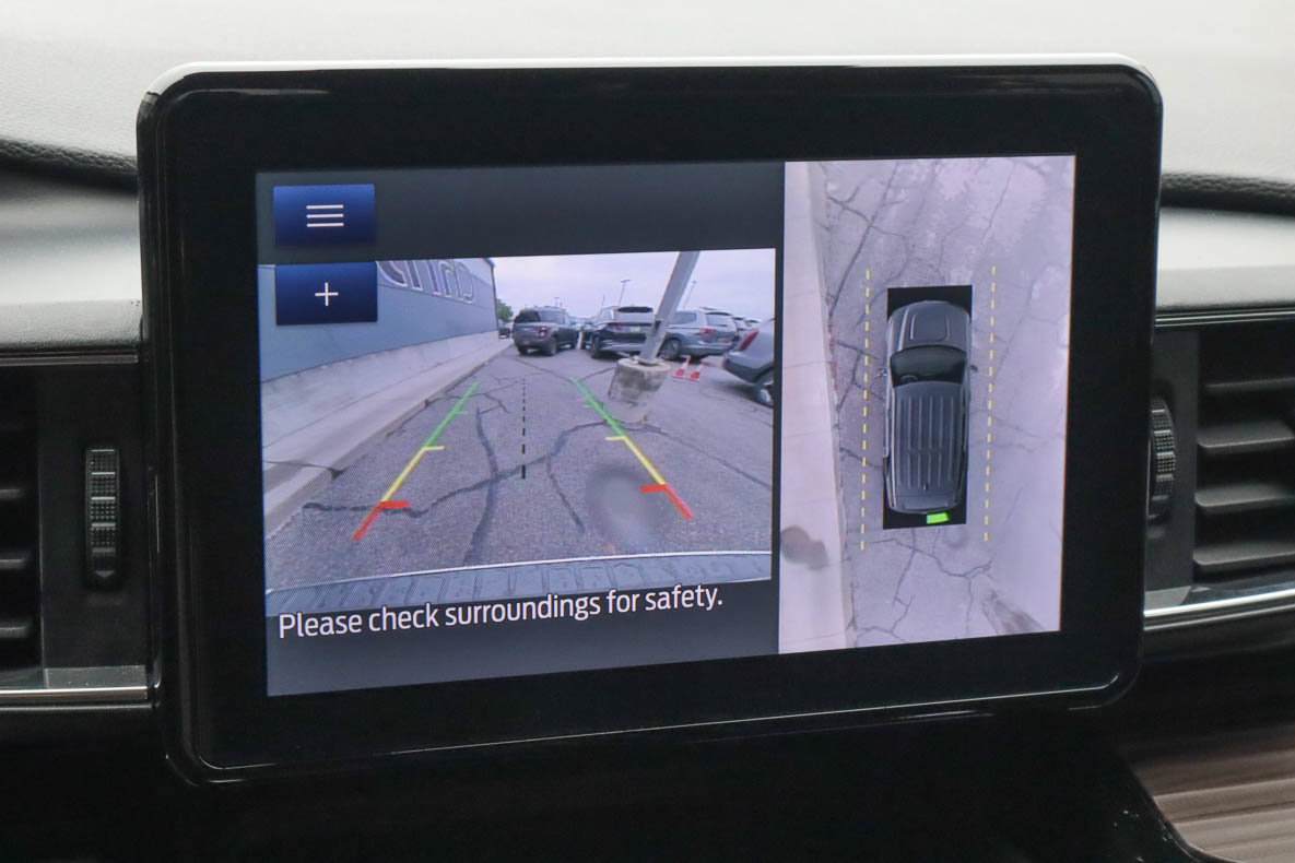 Used 2022 Ford Explorer Limited w/ Equipment Group 301A RWD image 12