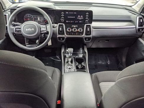 Used 2022 Kia Sorento LX image 12