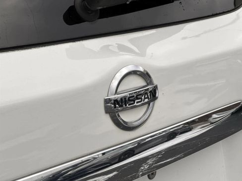 Used 2017 Nissan Pathfinder SV image 10