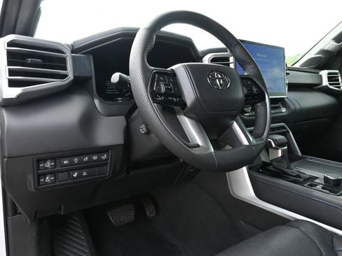 Used 2025 Toyota Tundra Platinum AWD/4WD image 17