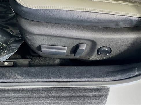 Used 2017 Toyota Camry SE image 12