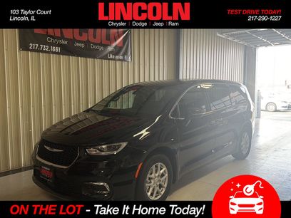 New 2026 Chrysler Pacifica Select