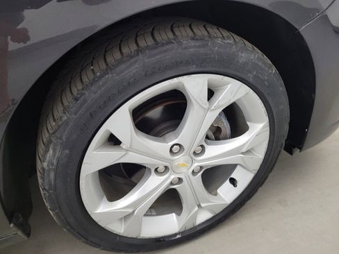 Used 2017 Chevrolet Cruze Premier FWD image 31
