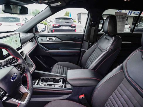 Used 2025 Ford Explorer ST-Line w/ Premium Package image 17