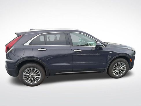 Used 2025 Cadillac XT4 Premium Luxury FWD image 12