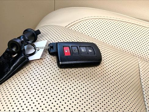 Used 2018 Toyota Highlander Limited Platinum FWD image 15