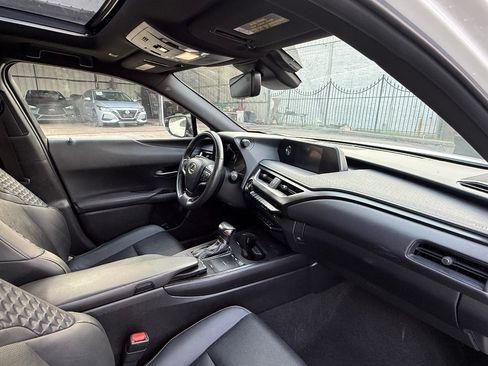 Used 2021 Lexus UX 200 w/ Premium Package FWD image 15