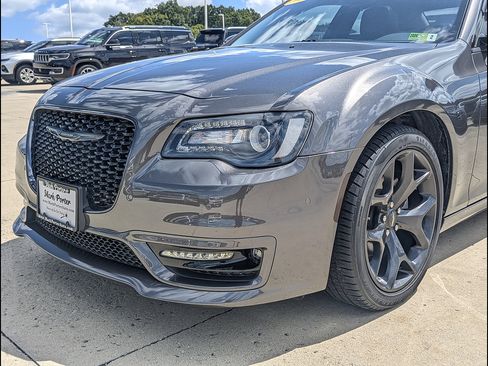 Used 2023 Chrysler 300 Touring L w/ Popular Equipment Group RWD image 12