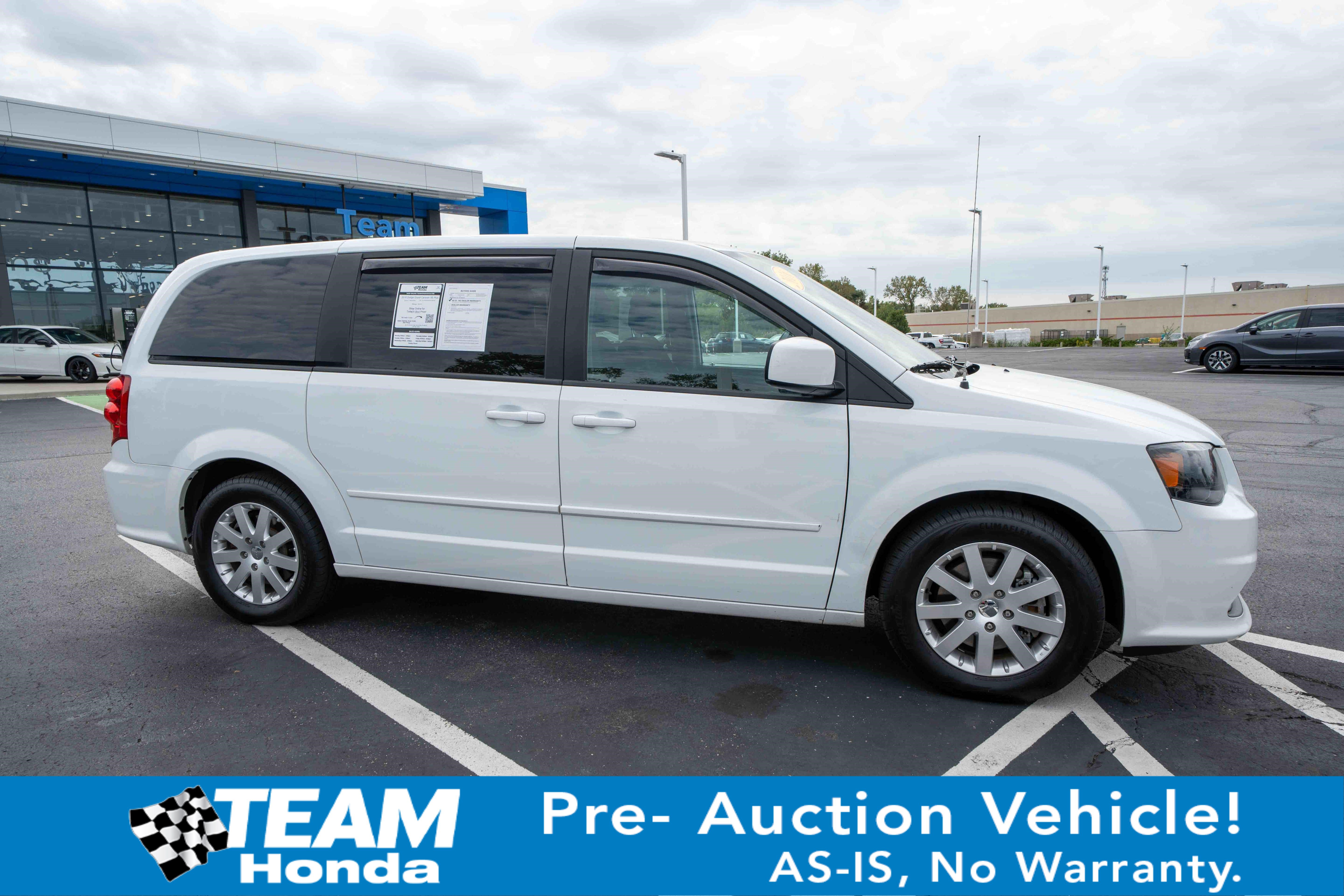 Used 2016 Dodge Grand Caravan SE FWD image 1