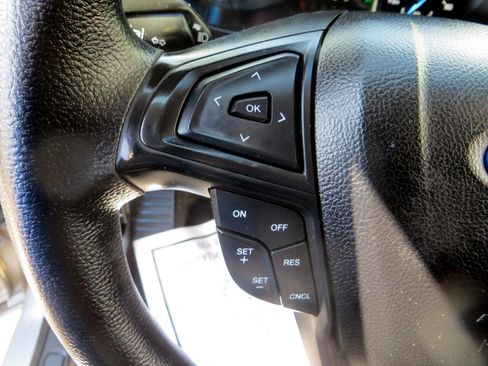 Used 2020 Ford Edge SE image 16