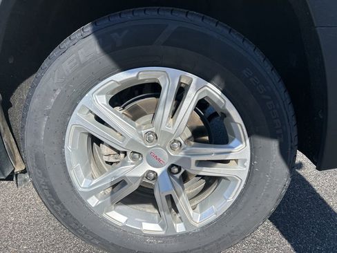 Used 2024 GMC Terrain SLE image 35