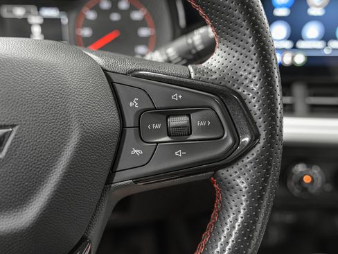 Used 2025 Chevrolet Trax RS w/ Driver Confidence Package FWD image 19