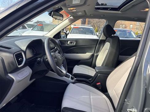 Certified 2024 Hyundai Venue SEL image 18