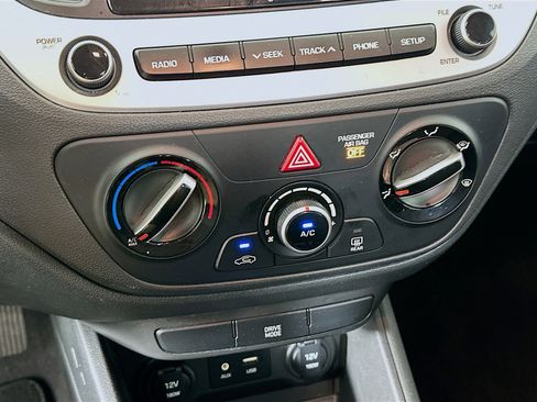 Used 2022 Hyundai Accent SE image 21