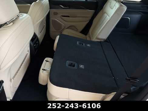Used 2022 Jeep Grand Cherokee Limited 4xe w/ Luxury Tech Group II AWD/4WD image 36
