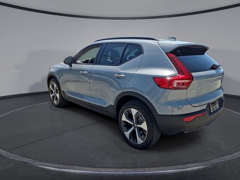 Certified 2026 Volvo XC40 B5 Plus AWD/4WD image 28