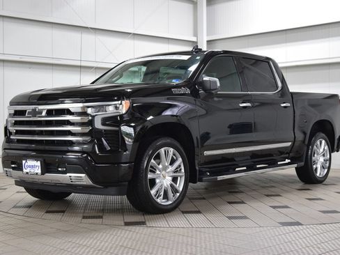 Used 2025 Chevrolet Silverado 1500 High Country w/ High Country Premium Package AWD/4WD image 3