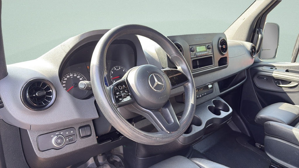 Used 2021 Mercedes-Benz Sprinter 1500 image 11