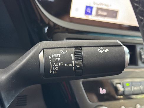 Certified 2025 Lexus ES 300h w/ Premium Package FWD image 32