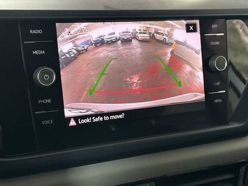 Certified 2022 Volkswagen Taos SE image 24