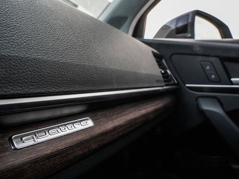 Certified 2024 Audi Q5 e Premium Plus image 19