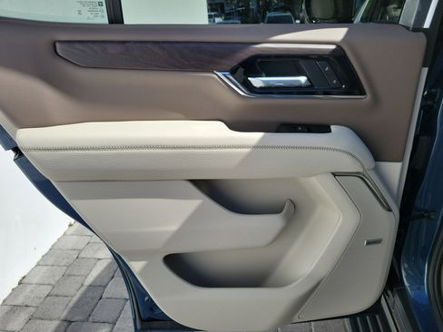 New 2026 GMC Yukon Denali w/ Denali Reserve Package AWD/4WD image 12