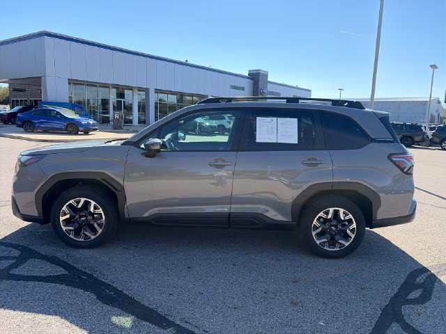 Used 2026 Subaru Forester Premium AWD/4WD image 4