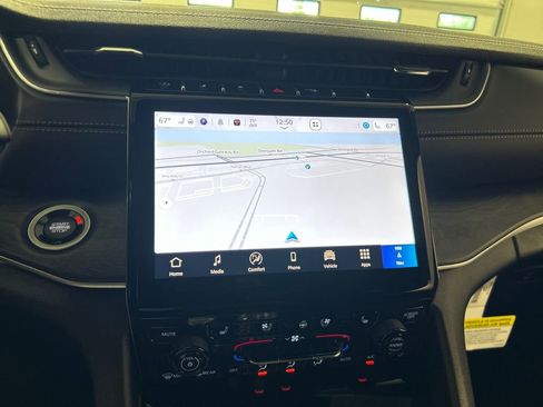 New 2025 Jeep Grand Cherokee Limited w/ Luxury Tech Group II image 24