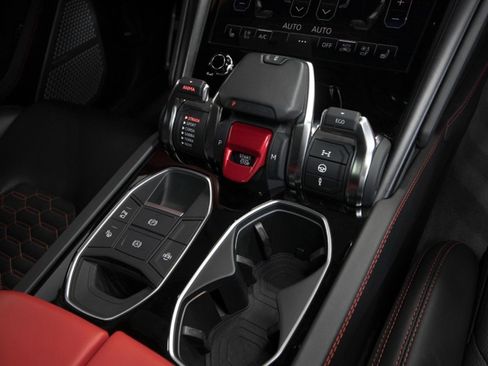 Used 2022 Lamborghini Urus image 53