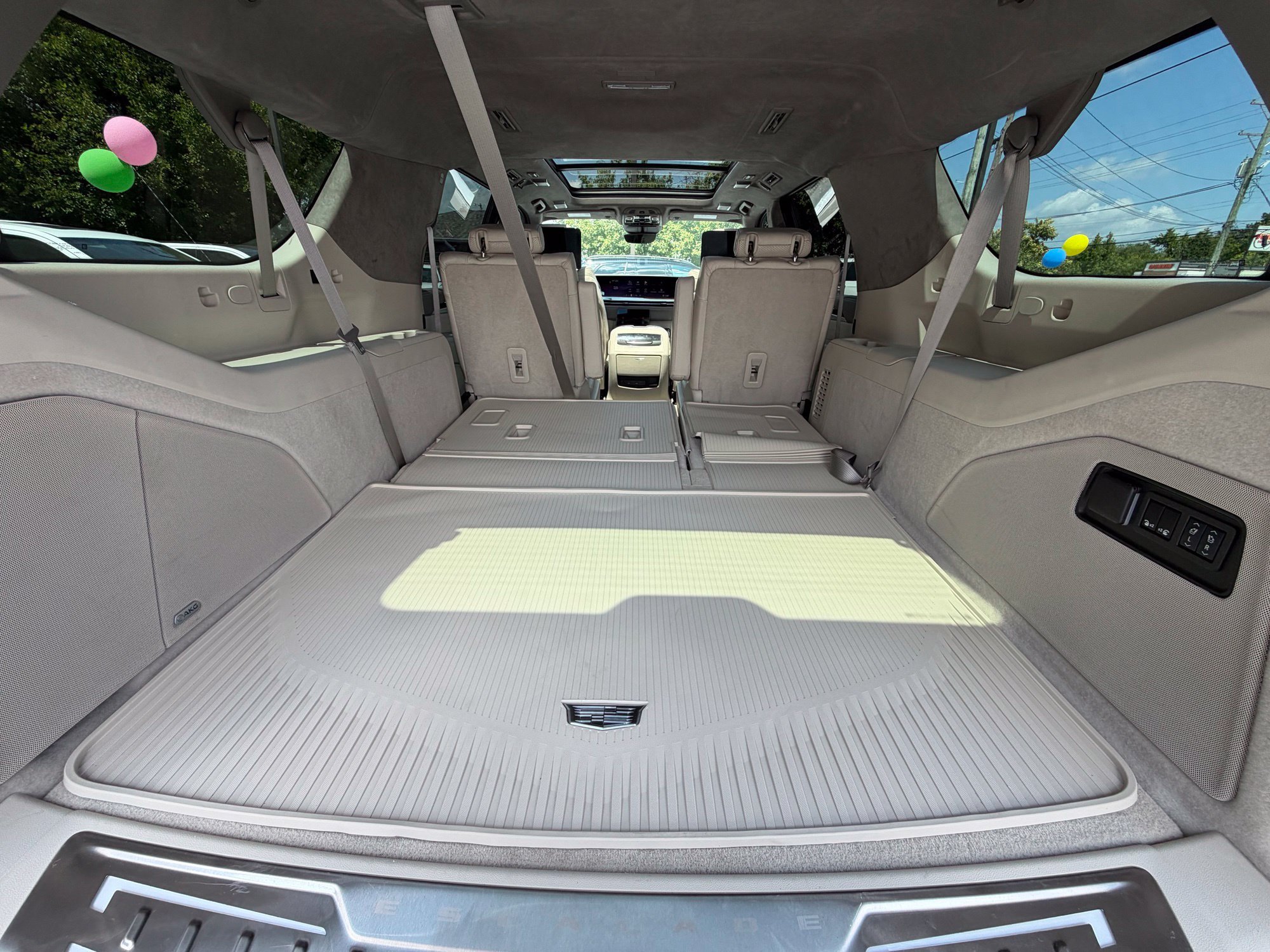 Used 2026 Cadillac Escalade ESV Platinum Sport w/ LPO, ONYX Package AWD/4WD image 14
