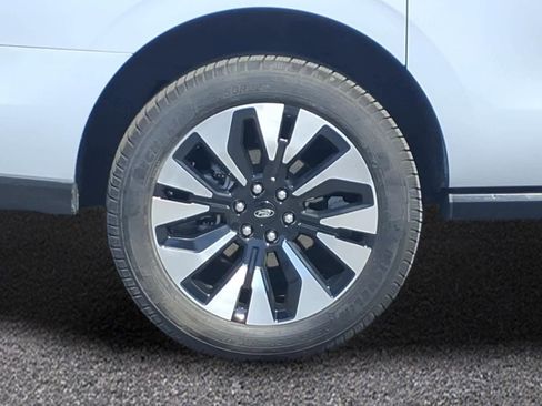 Used 2025 Ford Expedition Max Platinum w/ Driver's Package AWD/4WD image 4