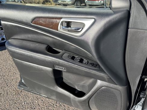 Used 2013 Nissan Pathfinder SL w/ SL Premium Pkg image 13
