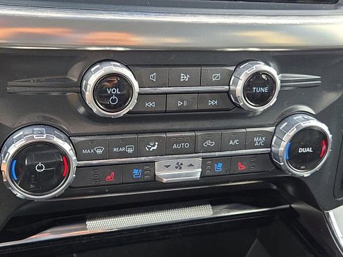 Used 2022 Ford F150 Lariat w/ Trailer Tow Package image 16